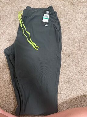 Brand new UA joggers